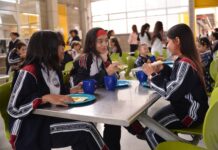 Rionegro le dice adiós a la comida empacada: estudiantes ya reciben alimentos calientes preparados en sitio