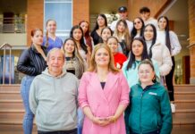 Seis madres adolescentes de Rionegro reciben becas del 100% para iniciar formación técnica en la UCO