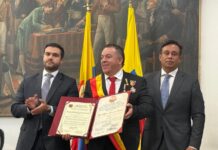 Fredy Adolfo Jaramillo recibe doble condecoración en Bogotá por su liderazgo en el sector aeroportuario